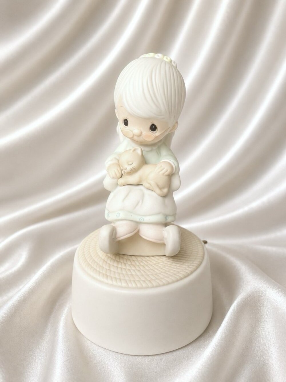 Vintage Precious Moments The Purr-fect Grandma Music Box Jonathan & David Enesco - Picture 2 of 7